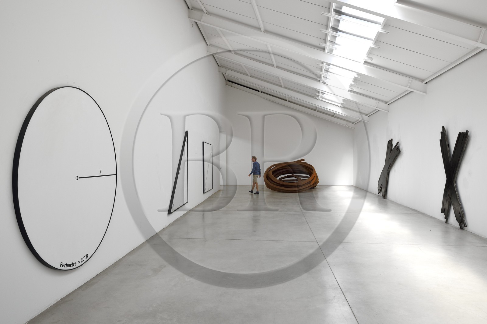 France, Var (83), Le Muy, Fondation Bernar Venet, peintures de Venet dans l'ancienne usine reconvertie en hall d'exposition