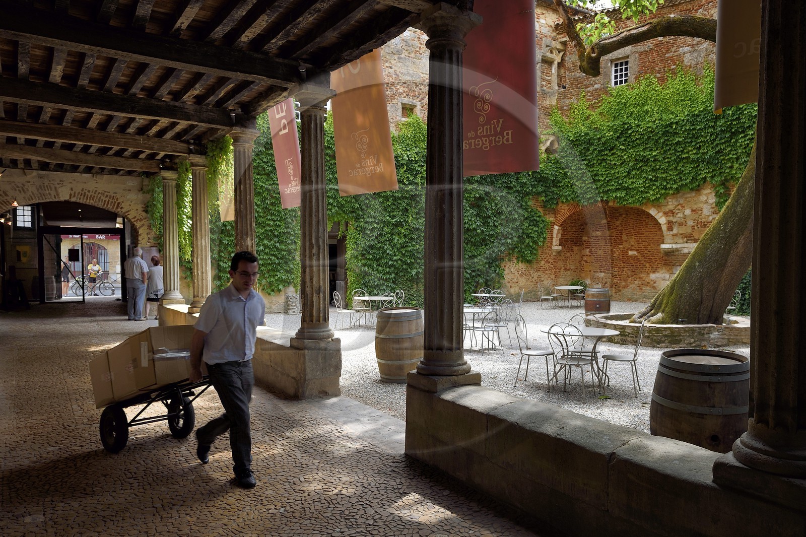 France, Dordogne (24), Périgord Pourpre, Bergerac, la Maison des Vins de Bergerac dans l'ancien Cloitre des Recollets