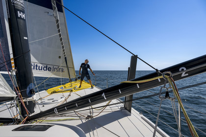 France, Vendée (85), Les-Sables-d'Olonne, le skipper Manuel Cousin en entrainement sur son voilier monocoque de 60 pieds IMOCA Coup de Pouce