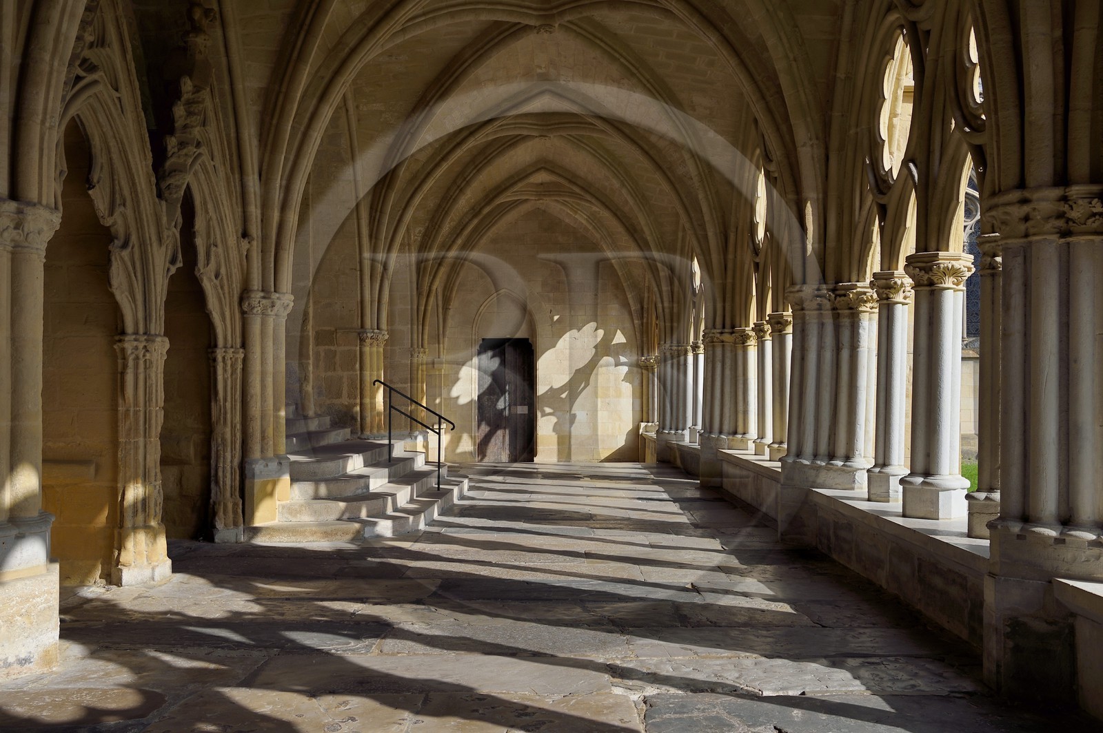 France, Pyrénées-Atlantiques (64), Pays-Basque, Bayonne, cloitre de la cathédrale Sainte-Marie de style gothique flamboyant datant du XIVe siècle