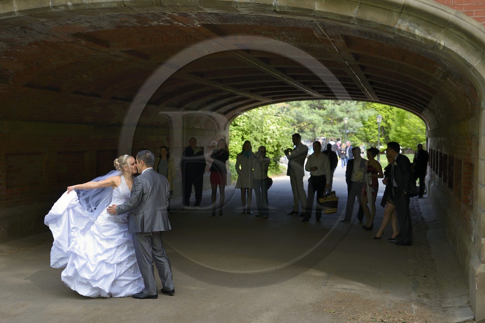 Etats-Unis, New York, Manhattan, Central Park, le baiser des mariés