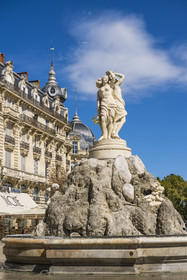 France, Hérault (34), Montpellier, centre historique, place de la Comédie, la fontaine des Trois Grâces