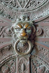 France, Bouches-du-Rhône (13), Marseille, basilique Notre-Dame de la Garde, porte d'entrée en bronze