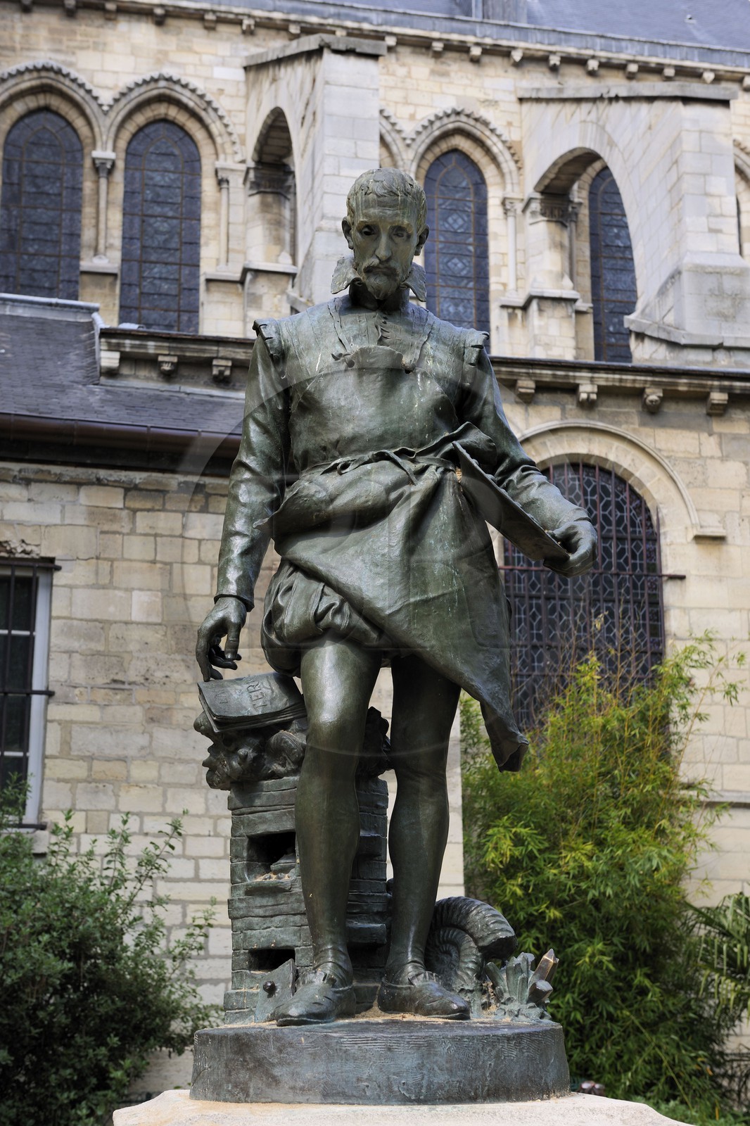 France, Paris (75), église Saint-Germain-des-Prés, statue de Bernard Palissy