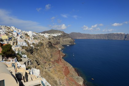 Grèce, Les Cyclades, mer Égée, île de Santorin (Thira ou Théra), le village de Oia qui surplombe la Caldera