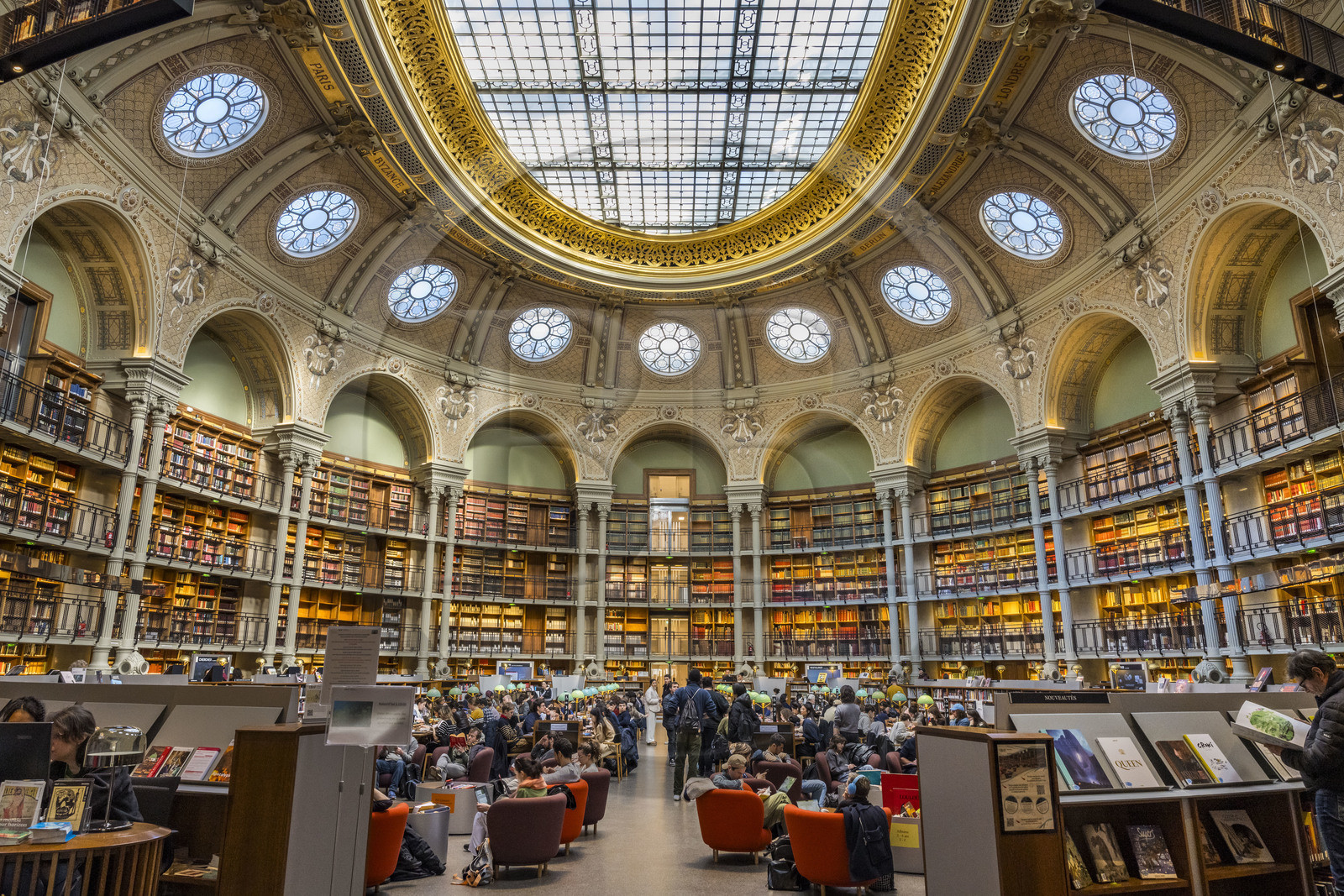 France, Paris (75), Bibliothèque Nationale de France, site Richelieu, la salle Ovale à la fois salle de lecture et lieu de visite