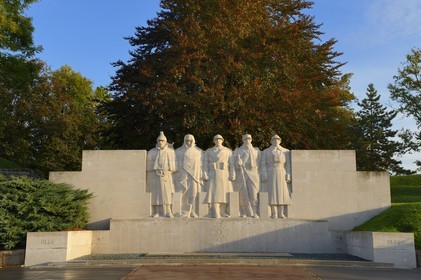 France, Meuse (55), Verdun, Place de la Nation, Monument aux Morts Aux Enfants de Verdun morts pour la France, symbolisant la devise On ne passe pas