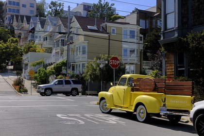 Etats-Unis, Californie, San Francisco, vieille camionette Chevrolet restorée dans le quartier de Noe Valley