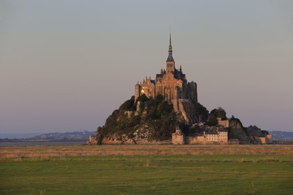 France, Manche (50), Mont-Saint-Michel, classé Patrimoine Mondial de l'UNESCO et les prés salés