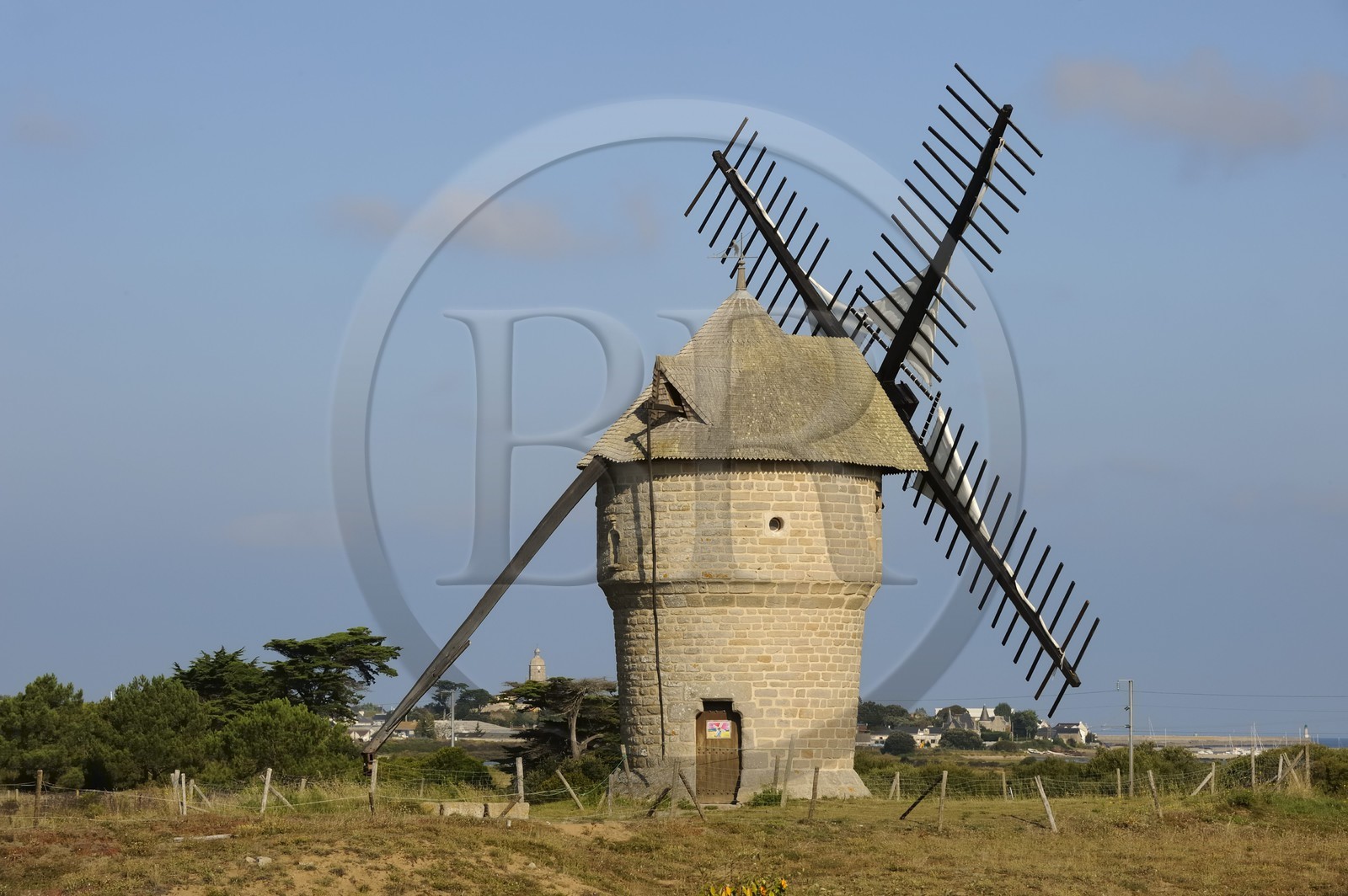 France, Loire-Atlantique (44), Le Croisic, moulin à l'entrée de la ville