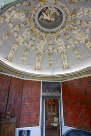 France, Côte-d'Or (21), Epoisses, le château d'Epoisses, le petit salon au décor du XVIIIe siècle dans la tour des archives