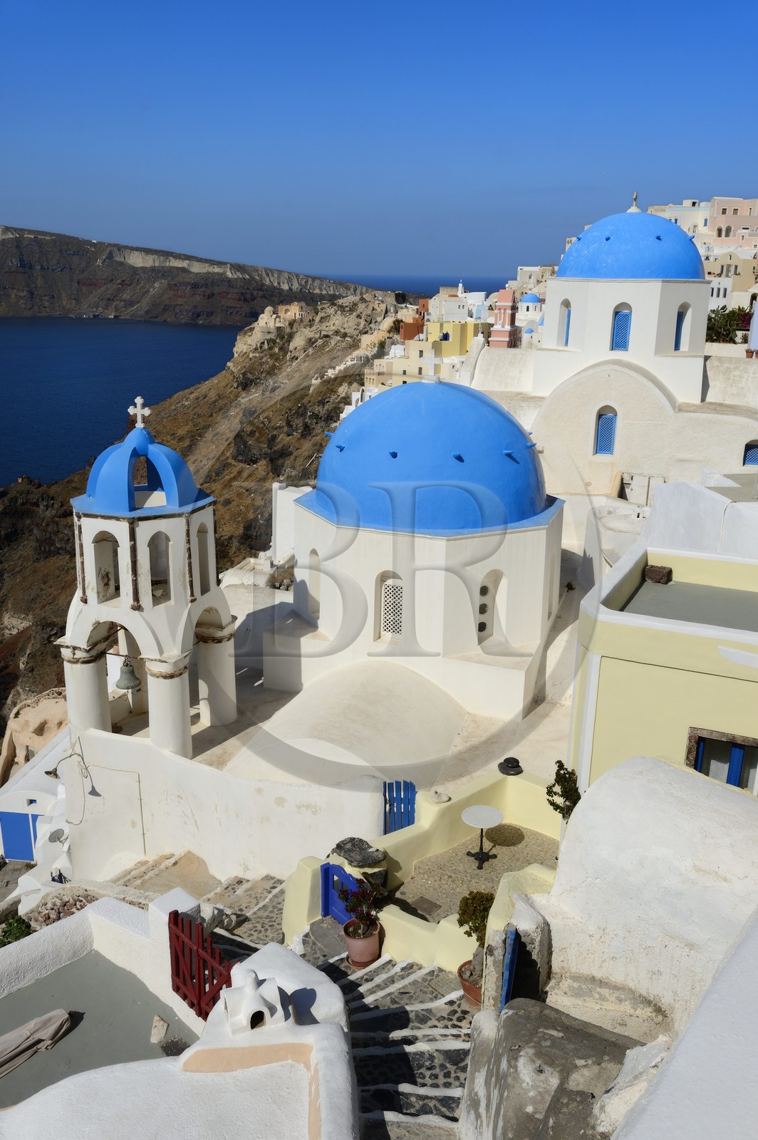 Grèce, Les Cyclades, mer Égée, île de Santorin (Thira ou Théra), le village de Oia qui surplombe la Caldera