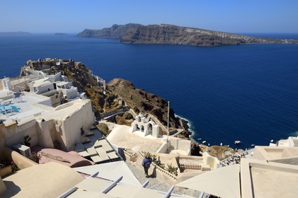 Grèce, Les Cyclades, mer Égée, île de Santorin (Thira ou Théra), le village de Oia qui surplombe la Caldera