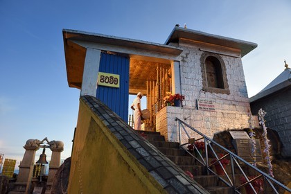 Sri Lanka, province du centre, Dalhousie, temple au sommet du Pic d'Adam (Adam's Peak)