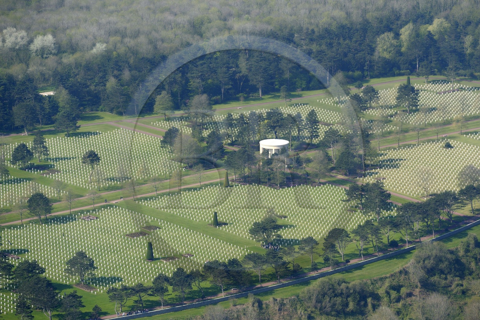 France, Calvados (14), Colleville-sur-Mer, Omaha Beach, cimetière Américain de Normandie (vue aérienne)