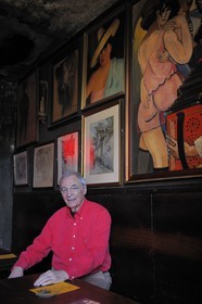 France, Paris (75), la Butte Montmartre, Yves Mathieu directeur du cabaret Au Lapin Agile