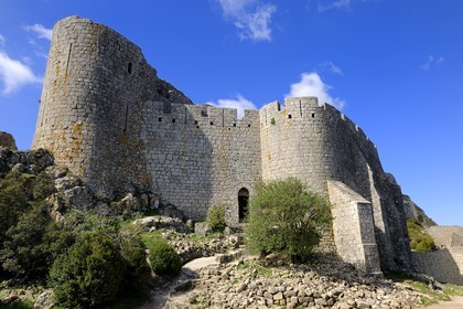 France, Aude (11), Pays Cathare, le château de Peyrepertuse du XIIe siecle, donjon de la cour basse