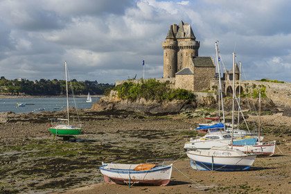 France, Ille-et-Vilaine (35), Côte d'Emeraude, Saint-Malo, quartier Saint-Servan, le port et la Tour Solidor construite en 1382, musée international du Long-Cours Cap-Hornier