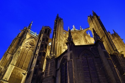 France, Moselle (57), Metz, la cathédrale Saint-Etienne en pierre de Jaumont, la tour Charlemagne à gauche et le chevet