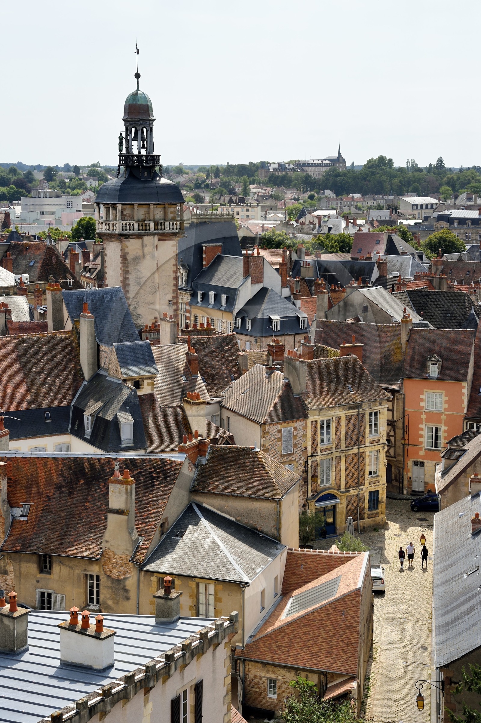 France, Allier (03), ancienne province du Bourbonnais, Moulins, la tour Jacquemart domine la vieille ville