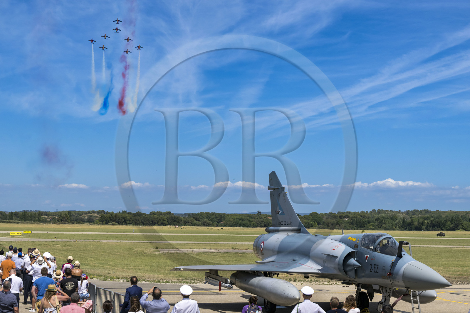 France, Bouches-du-Rhône (13), Salon-de-Provence, base aerienne 701, base de la Patrouille de France (PAF pour Patrouille acrobatique de France) de l'Armée de l'air et de l'espace française, démonstrations aériennes en présence des familles des élèves officiers pour la cérémonie d’échange des Gardes