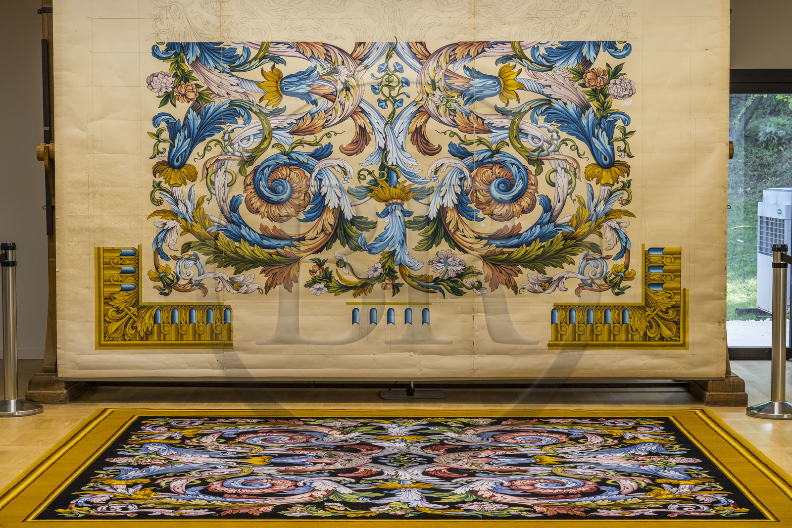 France, Hérault (34), Lodève, Manufacture de la Savonnerie unique annexe de la Manufacture Nationale de tapis de la Savonnerie des Gobelins, Tapis de style classique Louis XIV d'après un modèle de Charles Lebrun, collections du Mobilier National