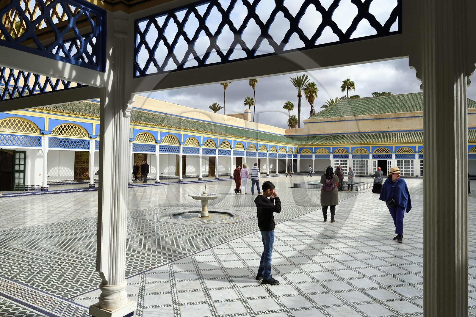 Maroc, Haut-Atlas, Marrakech, ville impériale, Médina classée Patrimoine Mondial de l'UNESCO, Palais de la Bahia, la cour d'honneur