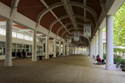 France, Vosges (88), Station thermale de Vittel, la Grande Galerie sous laquelle se promenait toute la vie mondaine de la Belle Epoque