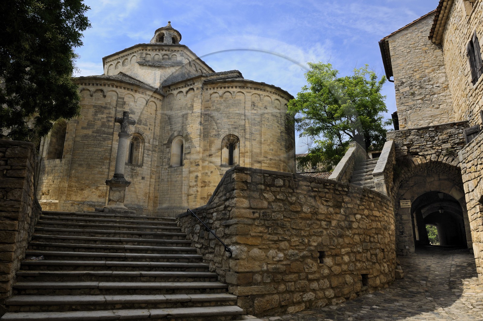 France, Hérault (34), region du Pic Saint-Loup, Saint-Martin-de-Londres, l'église romane et ancien prieuré