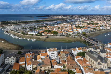 France, Vendée (85), Saint-Gilles-Croix-de-Vie, l'embouchure de fleuve de la Vie, Saint-Gilles-sur-Vie au premier plan et Croix-de-Vie en arrière plan(vue aérienne)