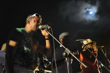 Tanzanie, Dar es-Salaam, le restaurant bar et lieu de concert Cine Club à Mikocheni sur la plage, groupe de musique congo-tanzanienne