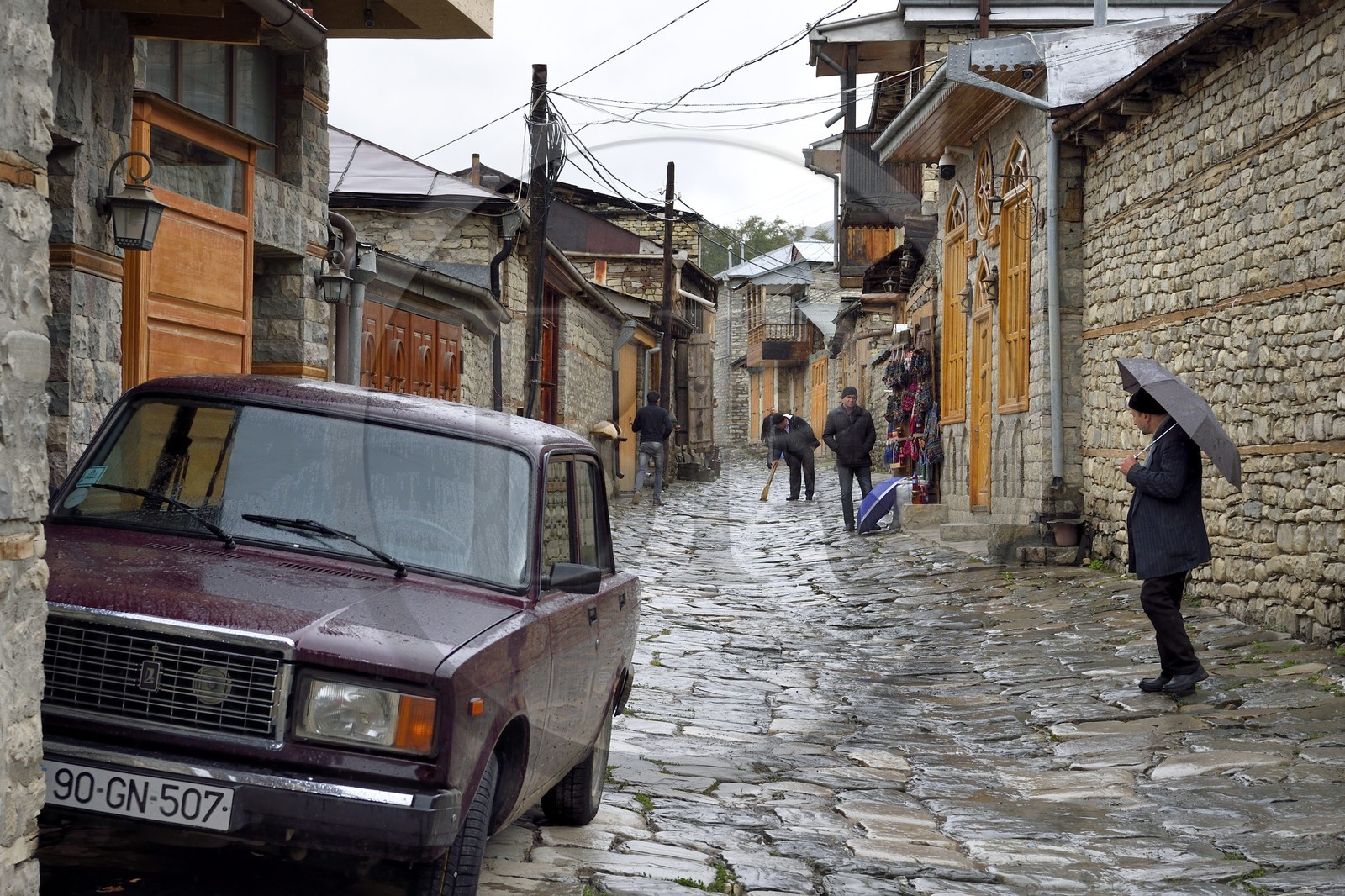 Azerbaïdjan, région de Ismailli, la rue principale de Lahij (Lahic)