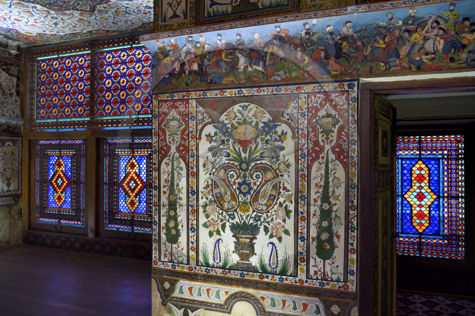 Azerbaïdjan, Sheki (Shaki), Palais des Khans de Shaki construit en 1797 par Muhammed Hasan Khan, chambre du Khan, fresque représentant des scènes de batailles