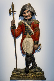 France, Paris (75), quartier du Marais, Musée Carnavalet, salle des enseignes de Paris, Au petit Suisse, enseigne de marchand de vins anciennement quai du Louvre (XIXe siècle)