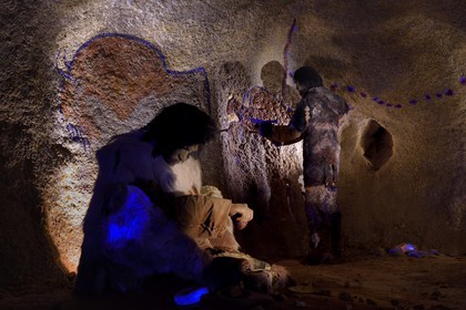 France, Dordogne (24), Perigord Noir, vallée de la Vézère, Thonac, Le Thot, espace Cro-Magnon, reconstitution préhistorique