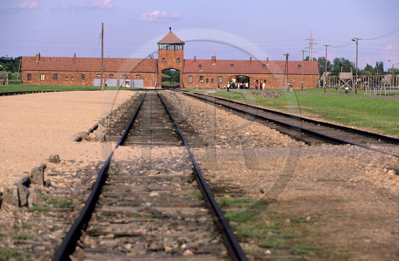 Pologne, région de la Petite-Pologne, environs de Cracovie, village d' Oswiecim, camp d' Extermination d' Auschwitz-Birkenau, porte principale et lieu d' Arrivée des convois de trains