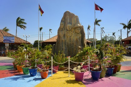 Nicaragua, Managua, le parc Puerto Salvador Allende, plaza de Alba avec les heros des révolutions latines