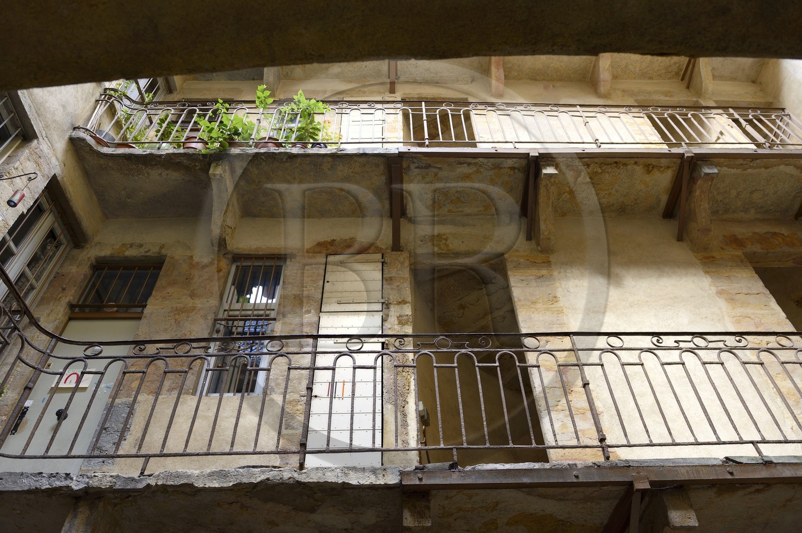 France, Rhône (69), Lyon, site historique classé Patrimoine Mondial de l'UNESCO, Vieux Lyon, traboule reliant le 27 rue du Boeuf au 54 rue Saint Jean