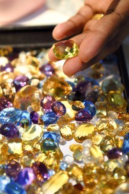 Sri Lanka, Province de Sabaragamuwa, Ratnapura, Jem Bank, pierres semi-précieuses (Saphir, rubis, turquoise, topaze, améthyste, grenat ...)