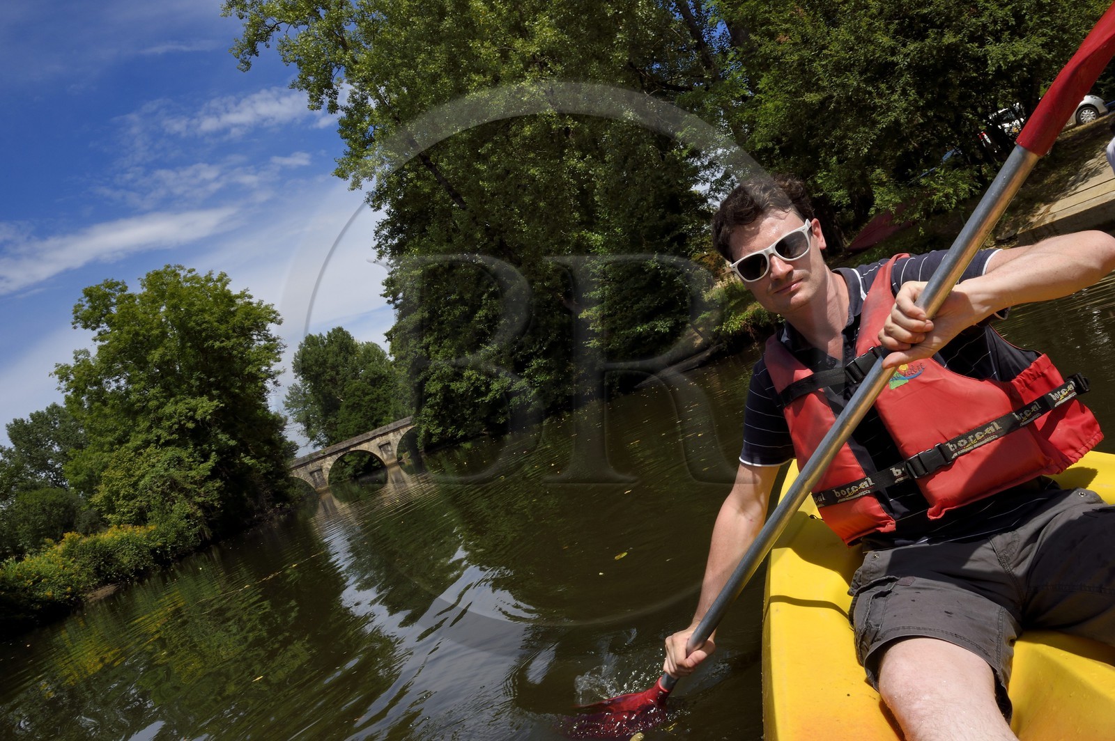 France, Dordogne (24), Périgord Noir, descente de la rivière Auvézère en canoé-kayak entre Cherveix-Cubas et Tourtoirac (avec Vert’Auvézère)