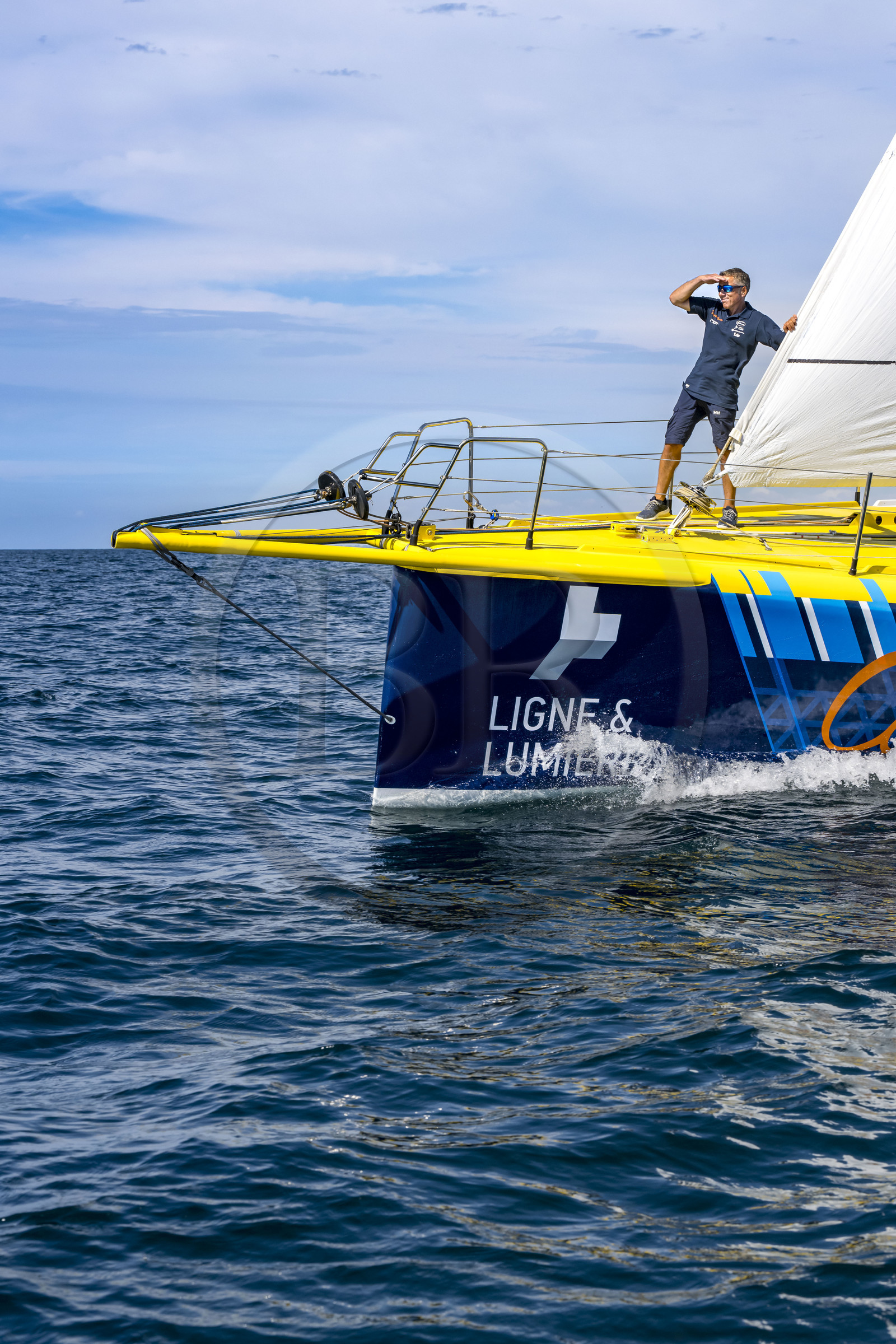 France, Vendée (85), Les-Sables-d'Olonne, le skipper Manuel Cousin en entrainement sur son voilier monocoque de 60 pieds IMOCA Coup de Pouce