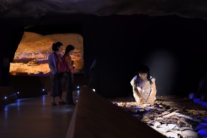 France, Dordogne (24), Perigord Noir, vallée de la Vézère, Thonac, Le Thot, espace Cro-Magnon, reconstitution préhistorique
