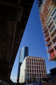 France, Bouches-du-Rhône (13), Marseille, Zone Euroméditerranée, l'autoroute du Littoral A55 au pied de la tour CMA CGM de l'architecte Zaha Hadid