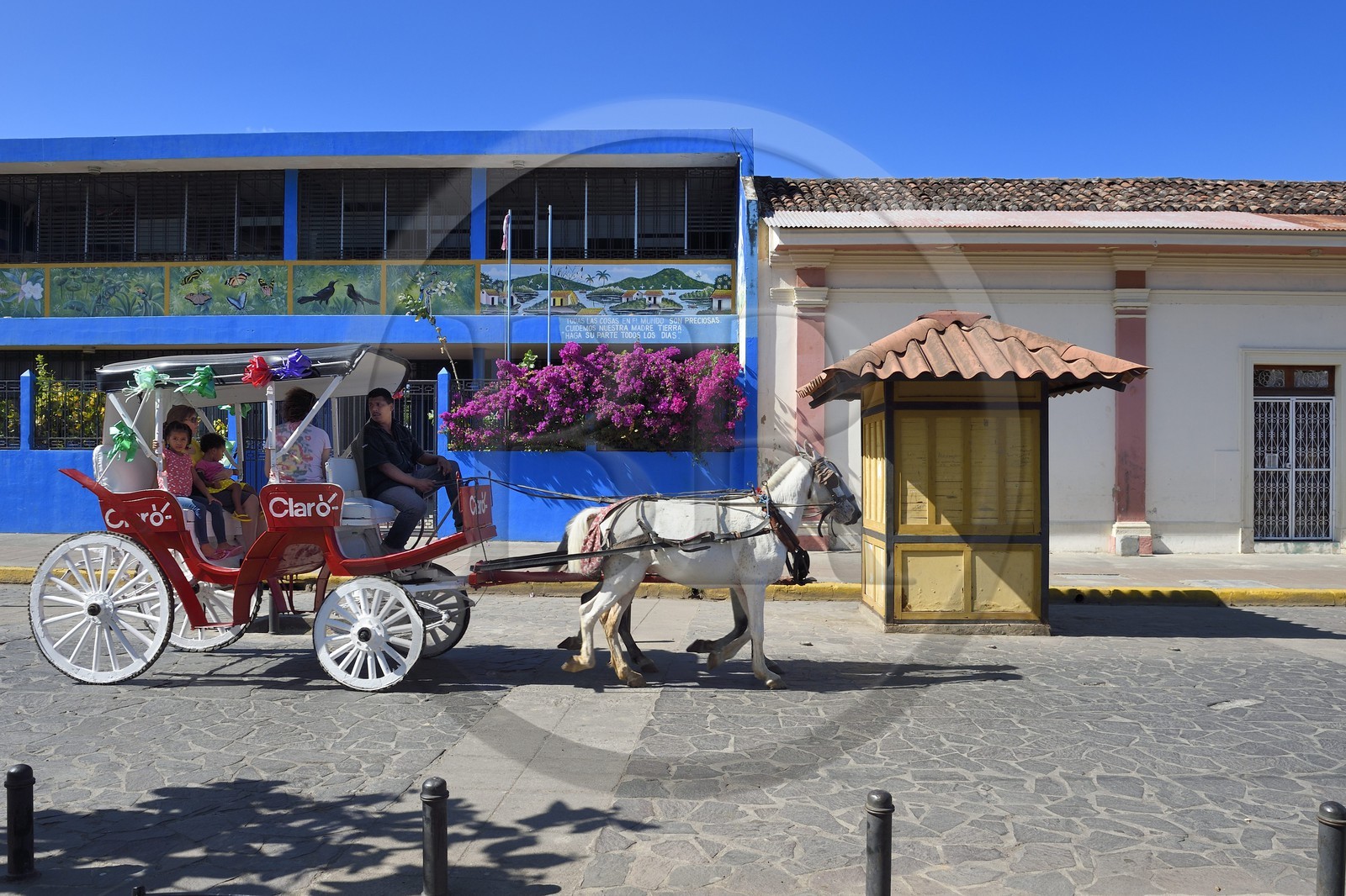 Nicaragua, Granada, maisons coloniales colorées dans la calle Calzada