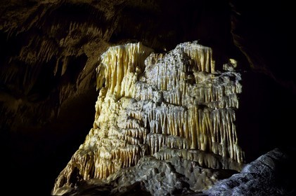 France, Dordogne (24), Périgord Vert, Villars, Grotte de Villars, concrétions dans les grottes, coulées de calcite