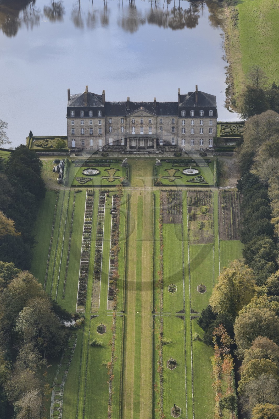 France, Côtes-d'Armor (22), L'Hermitage-Lorge, chateau de Lorge (vue aérienne)