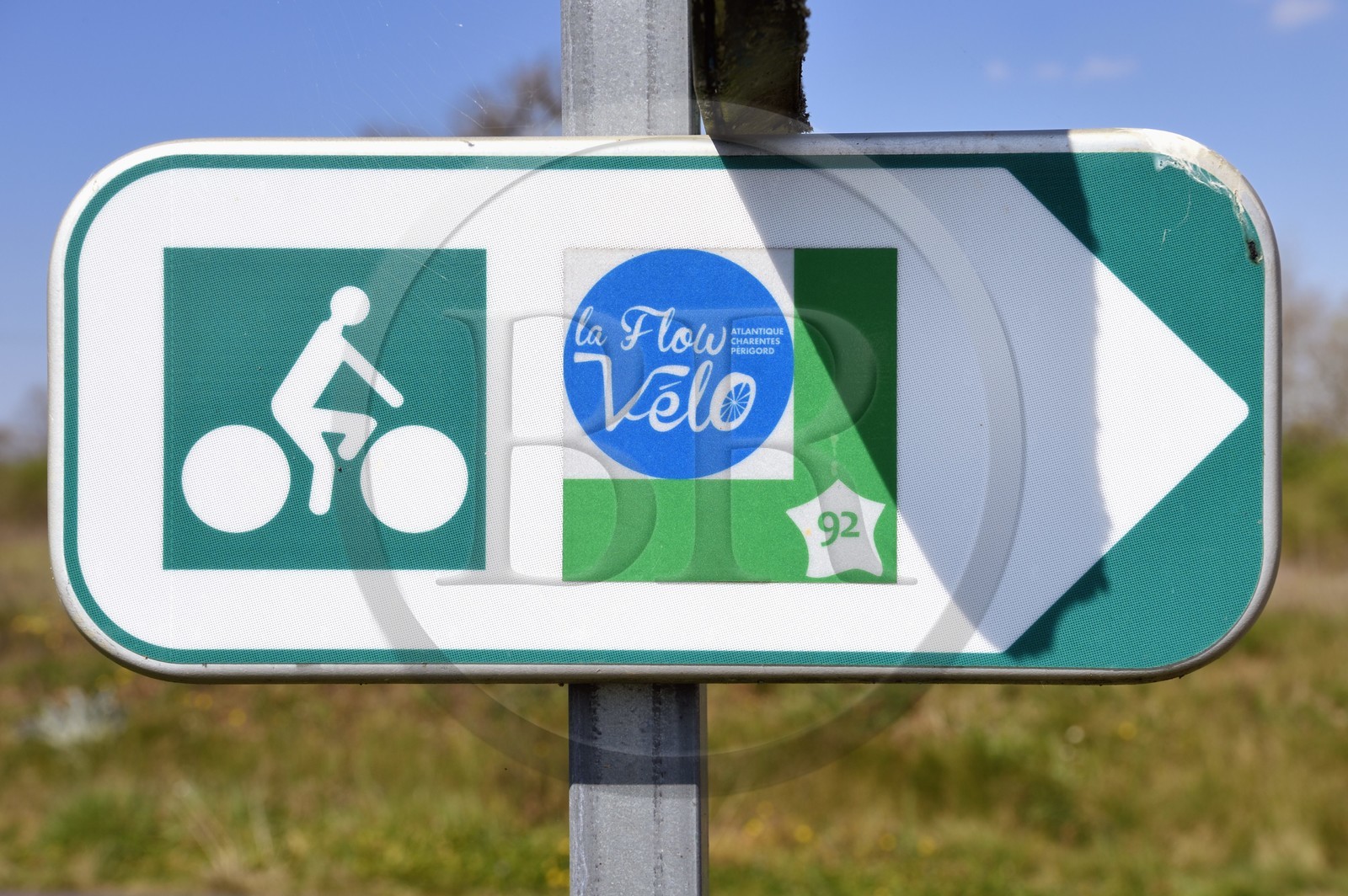 France, Charente (16), Souffrignac, panneau de la véloroute La Flow Vélo
