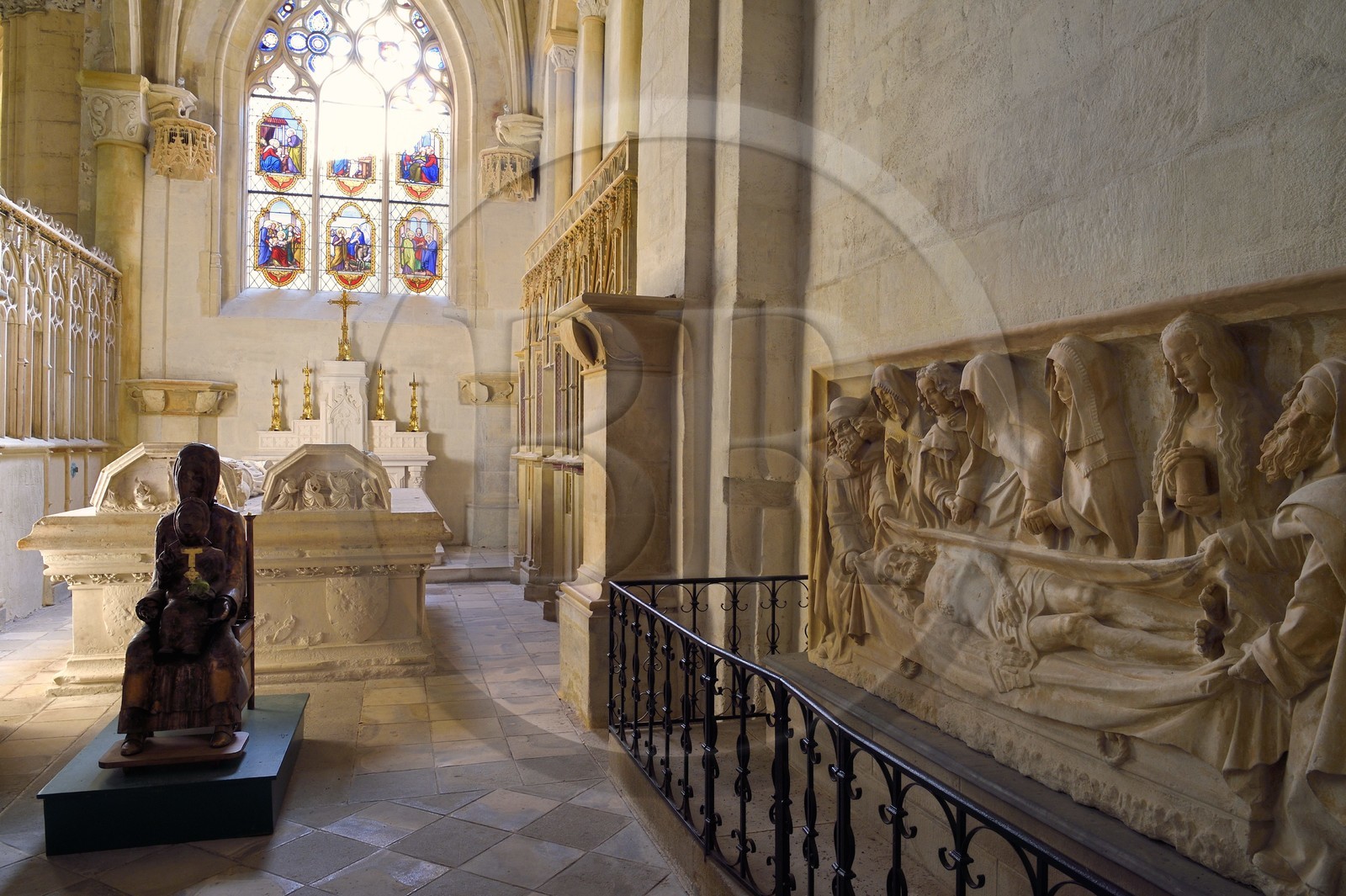 France, Allier (03), ancienne province du Bourbonnais, Souvigny, l'église prieurale clunisienne Saint-Pierre-et-Saint-Paul, nécropole ducale des Ducs de Bourbon, gisants de Louis II de Bourbon et Anne d'Auvergne dans la Chapelle vieille (XVe siècle)