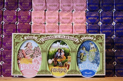 France, Côte d'Or (21), Flavigny-sur-Ozerain, la fabrique des Anis de Flavigny dans l'ancienne abbaye bénédictine