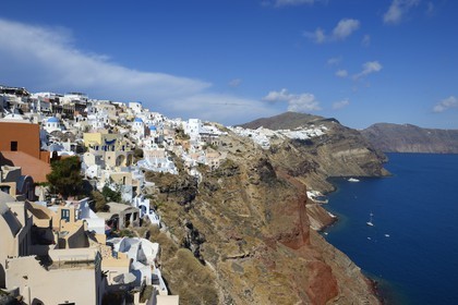 Grèce, Les Cyclades, mer Égée, île de Santorin (Thira ou Théra), le village de Oia qui surplombe la Caldera